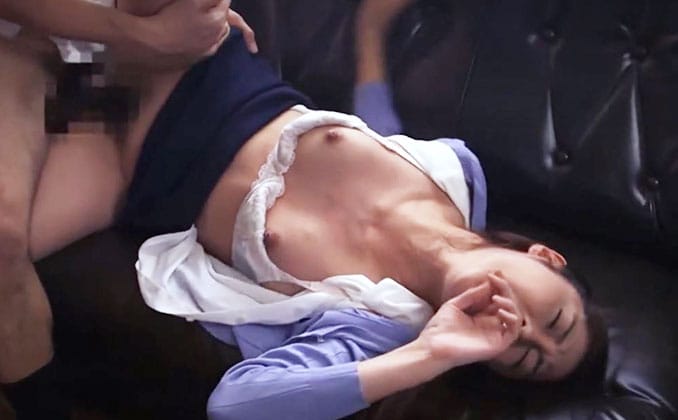 部下を自宅に呼びつけて叱責する高慢な美熟女が急襲され一変して快楽に乏しい躰がメスと化して淫欲に堕ちる