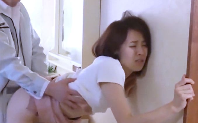 過去に関係を持った男との再会に欲情を抱えた体が燃え上がり夫在宅中に自宅で不貞の悦楽に逝く美熟女